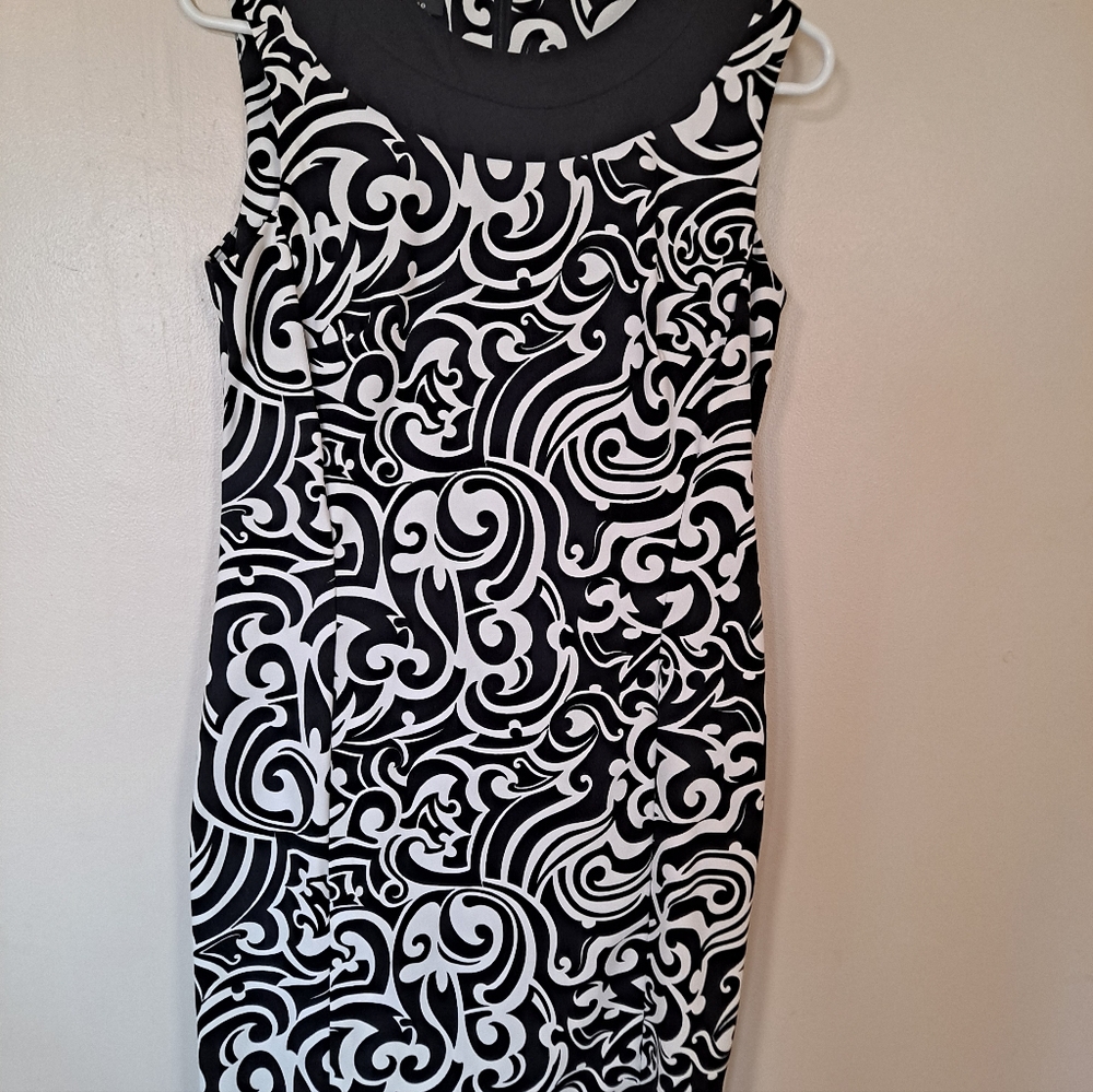 Black and White Patterned Sleeveless Dress